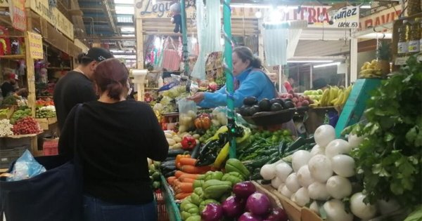 Amas de casa en Acámbaro sufren por aumento de precios en la canasta básica 