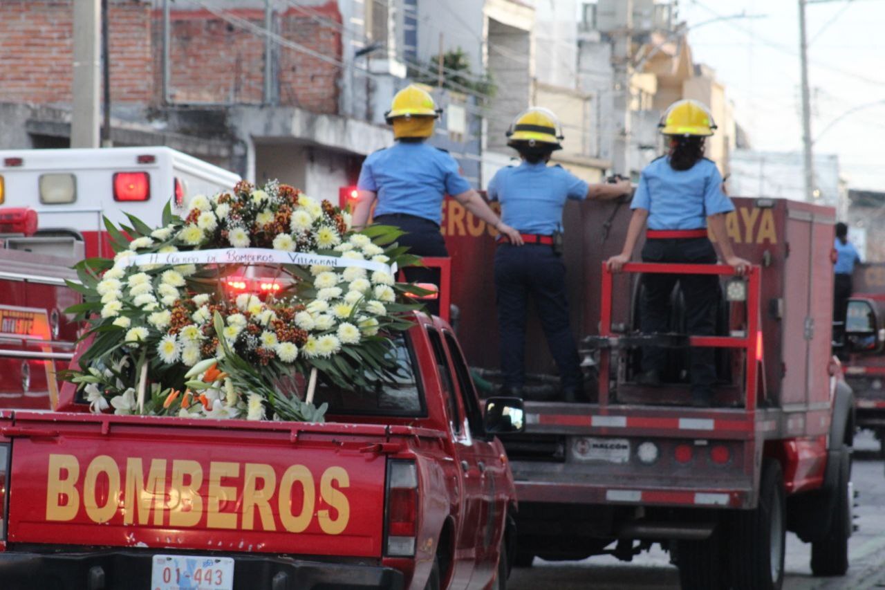 Esposa de Felipe Jiménez, bombero asesinado en Celaya, exige justicia: “no puede volver a pasar”