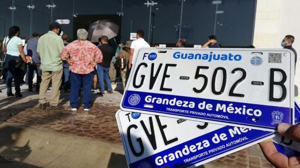 ¿Qué se necesita para pagar las placas y la tenencia?