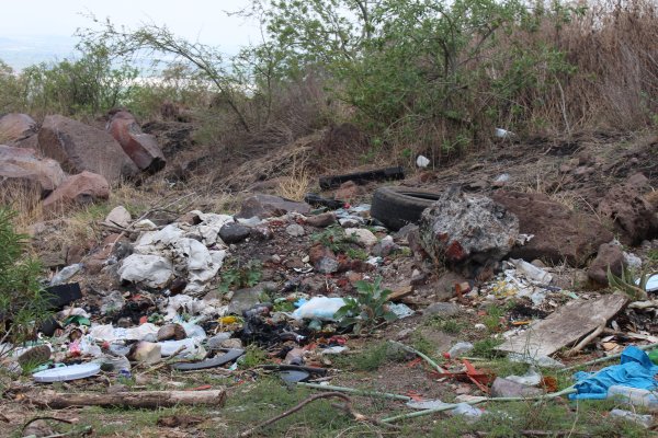 Pese a ser Área Natural Protegida, Cerro de Arandas en Irapuato se inunda de basura