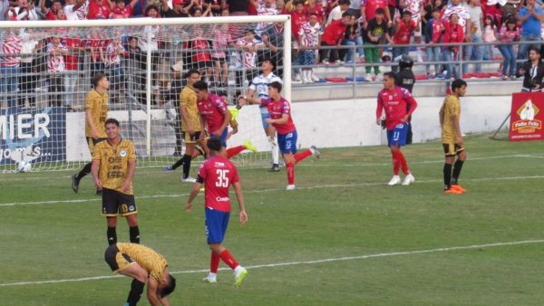 Trinca Fresera gana duelo contra Jaiba Brava con un marcador 4-2