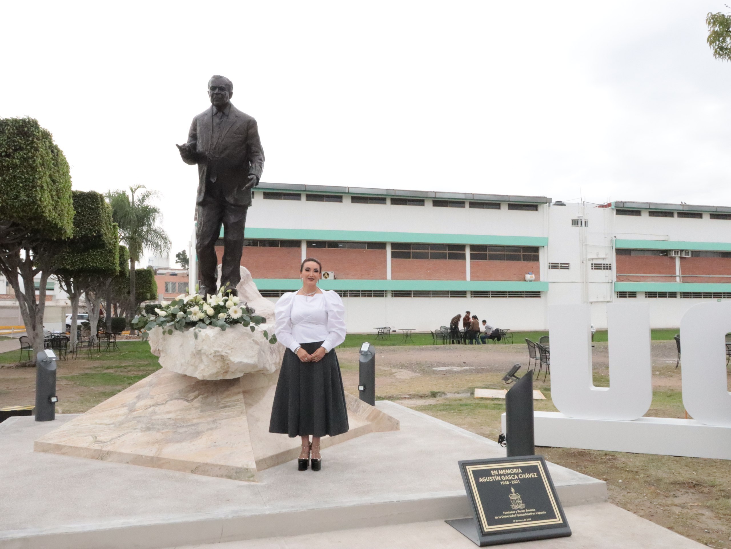 Con misa y estatua en su honor, recuerdan al padre Agustín Gasca en la Universidad Quetzalcóatl de Irapuato