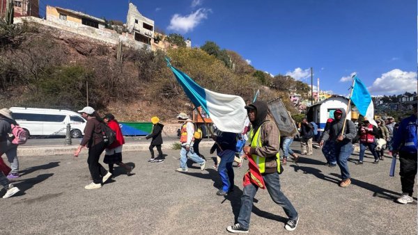 Cientos de peregrinos descansan en Guanajuato en su camino hacia la Virgen de San Juan de los Lagos