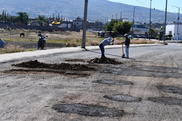 Calles de acceso a CAISES y Hospital de Yuriria están dañadas y autoridades no pueden intervenir