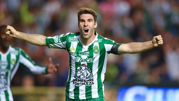 León prepara emotivo partido de despedida para leyenda del fútbol Mauro Boselli