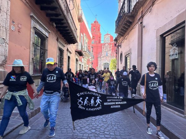 ‘Escuadrón Sin Límites’ marcha en calles de Guanajuato a favor de la inclusión de personas con discapacidad