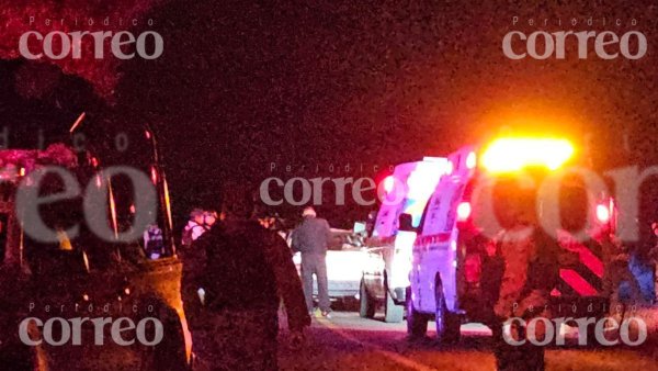 Guardia Nacional choca contra auto particular sobre la carretera Pénjamo-Corralejo