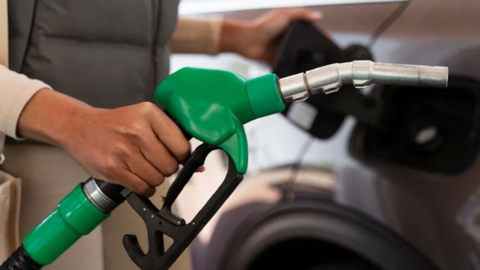 ¿Es verdad que la gasolina bajó a 12 pesos en México?