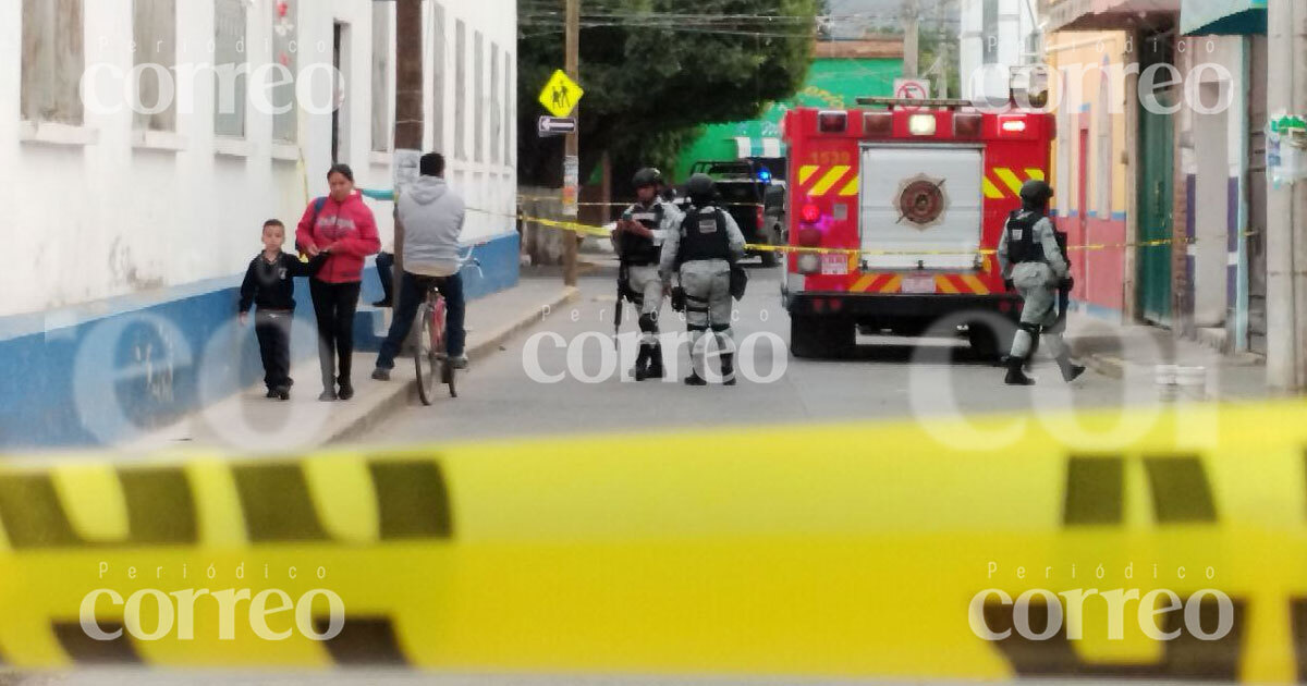 Enfrentamiento entre civiles y policías causa pánico en escuela de Celaya; hay dos menores heridos