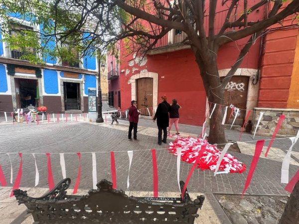 Comerciantes de la calle Alonso se alistan para recibir el mes del amor en Guanajuato capital