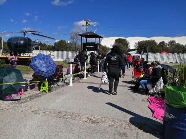 ¡Llego el día! Desde temprano, cientos de fans se forman para ver a los Backstreet Boys en la Feria de León