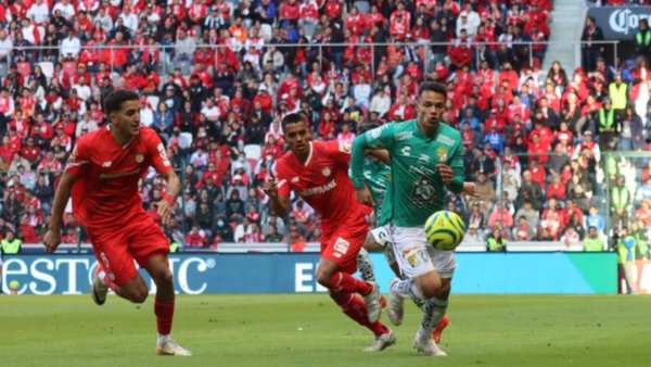 Toluca vence 4-1 a León con debut goleador de Alexis Vega