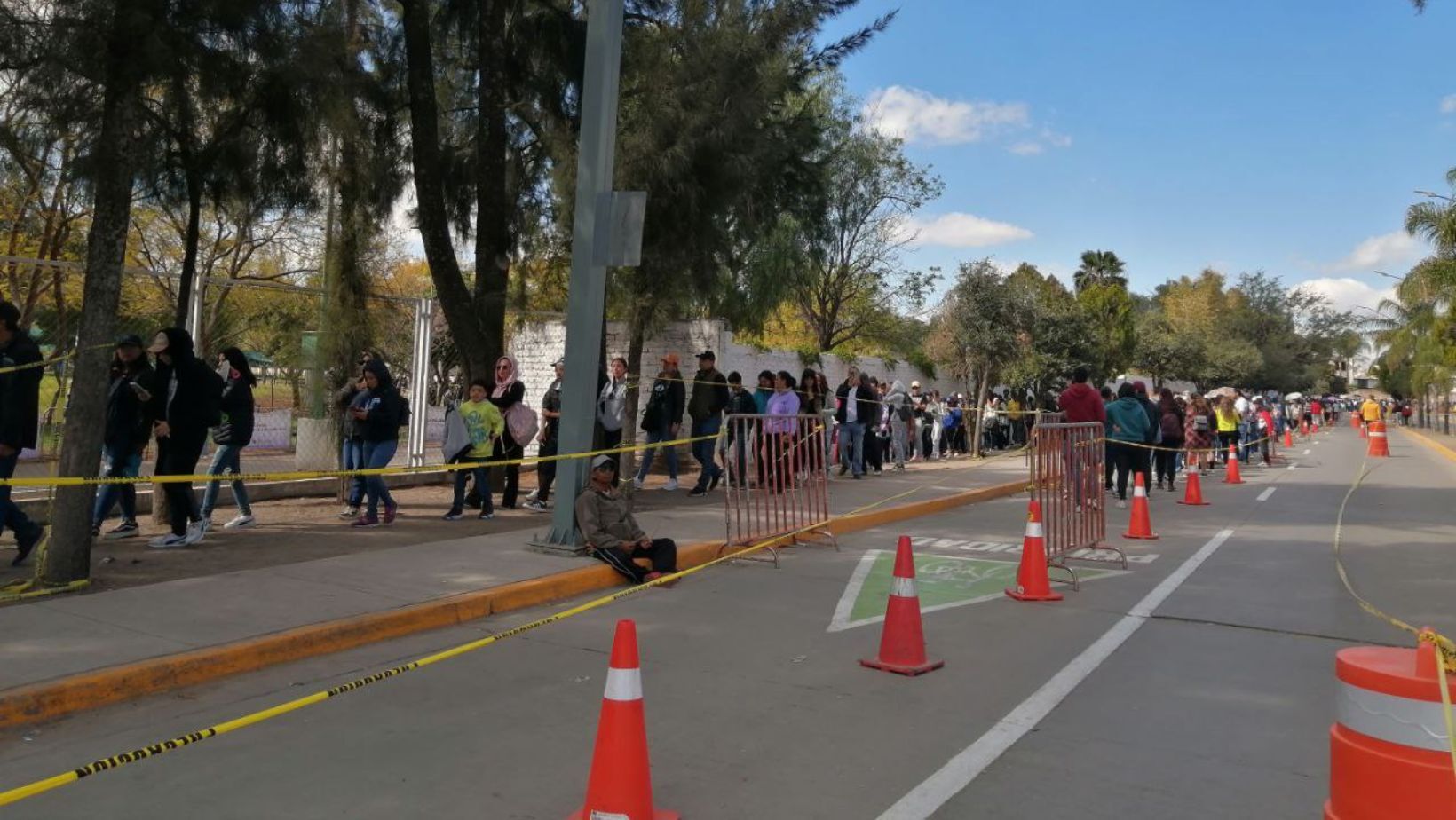 Fans de Marco Antonio Solís acampan por entradas gratis en Parque Explora de León