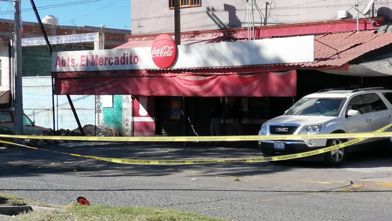 A balazos y con una granada, atacan a policías de Celaya cuando almorzaban ¡se salvan de milagro!