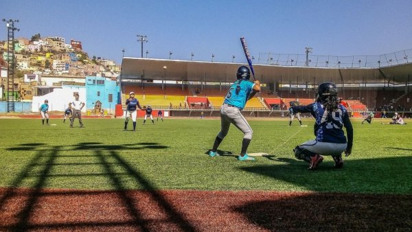 Celebran éxitos la Liga femenil de softbol en Guanajuato, ¿aumenta popularidad de este deporte en la capital?