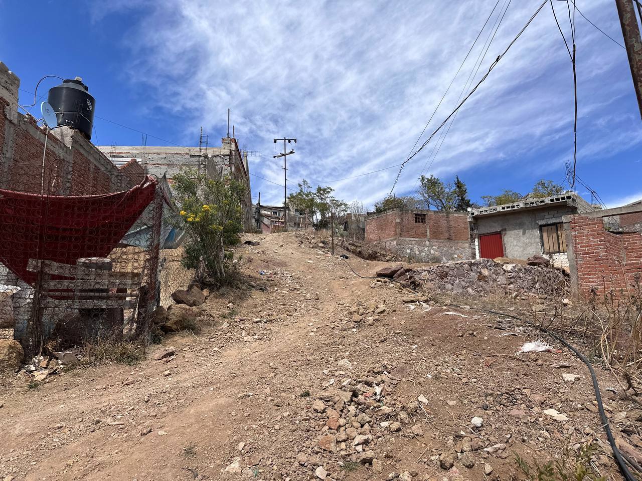 Vecinos del Cerro de la Bolita en Guanajuato capital urgen calles dignas y servicios públicos  