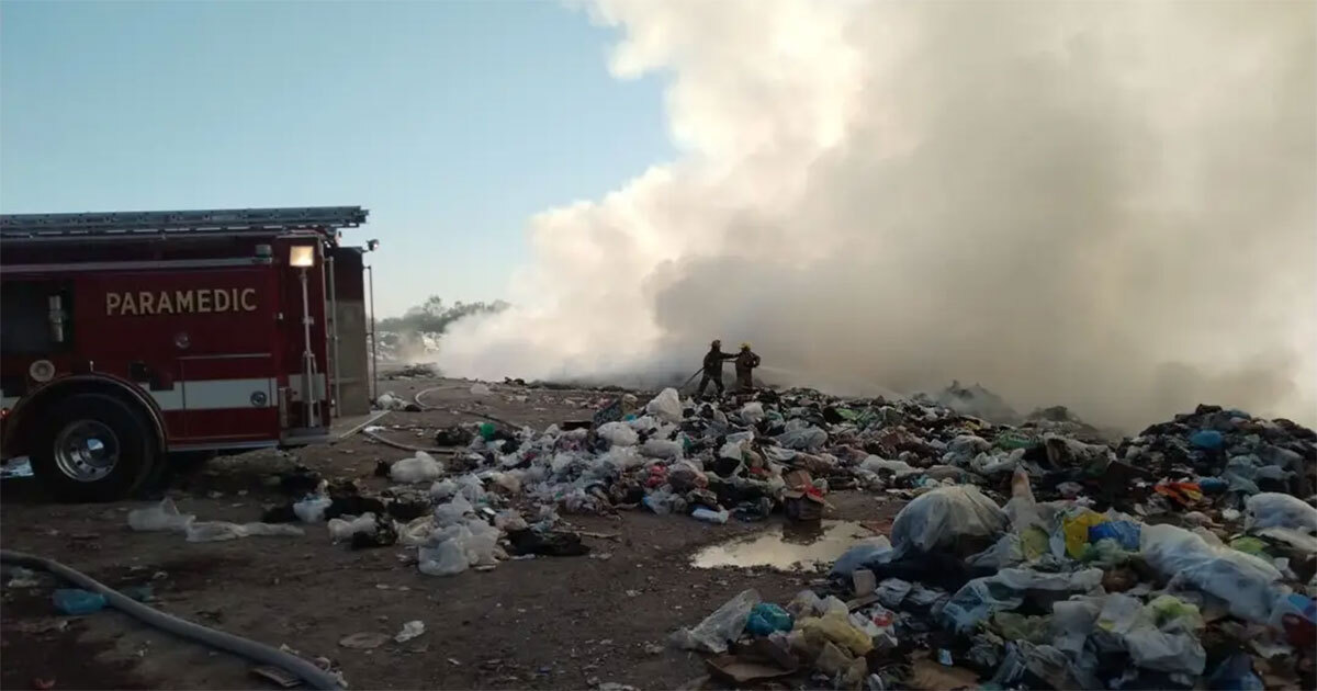 Arde basurero de Juventino Rosas; aumento de temperaturas incrementan incidentes