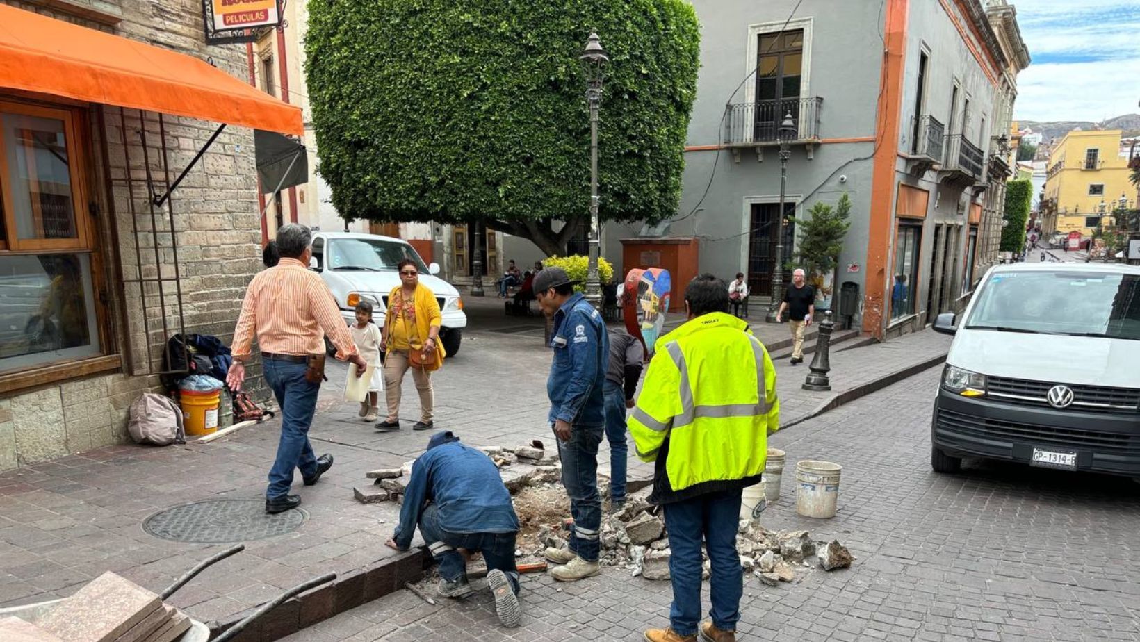  Sancionan a transportista por destruir banca frente a Presidencia de Guanajuato capital: esto pagará