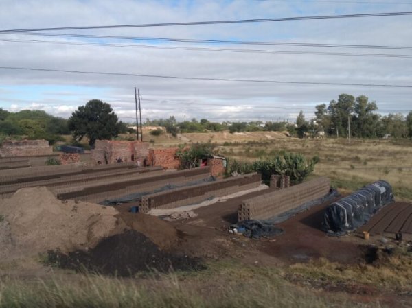 Ladrilleros rechazan “mudarse” al Parque Ladrillero en Salamanca; prefieren lo tradicional