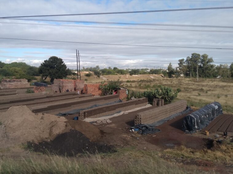 Ladrilleros rechazan “mudarse” al Parque Ladrillero en Salamanca; prefieren lo tradicional