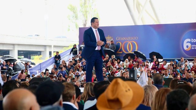 Diego Sinhue anuncia incremento de tarjetas rosas a 300 mil durante sexto informe de gobierno