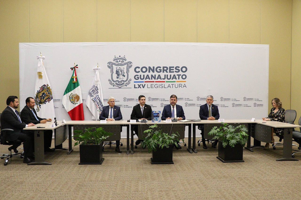 Entregan al Congreso de Guanajuato el sexto informe de Gobierno; diputados lo analizan