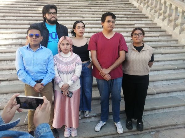 Protestan estudiantes por denuncia de la Universidad de Guanajuato en su contra ante la FGE 