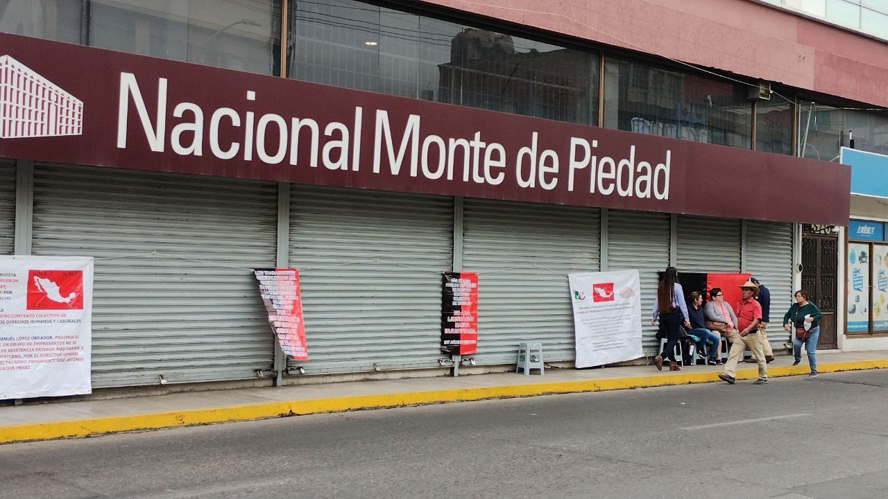 Empleados del Nacional Monte de Piedad en Irapuato suman más de dos semanas en huelga 