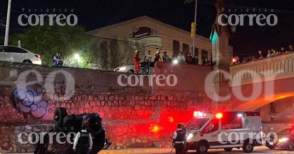 Volcadura en Malecón del Río de León deja una persona herida 