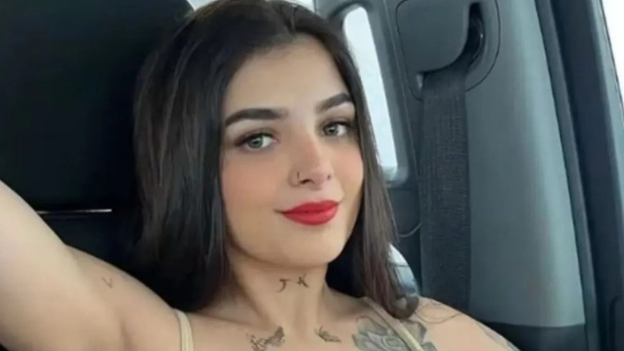 Karely Ruiz anuncia a los finalistas que se tatuaron su rostro 