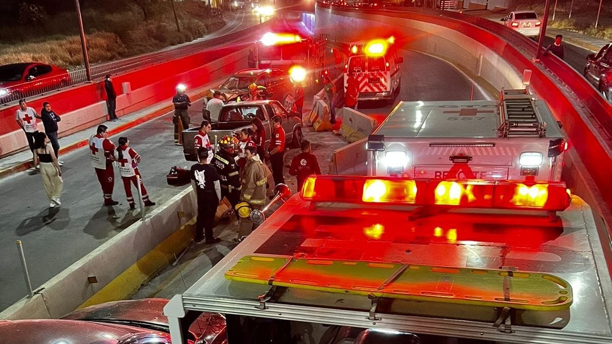 Accidente deja dos heridos en libramiento Manuel Zavala de San Miguel