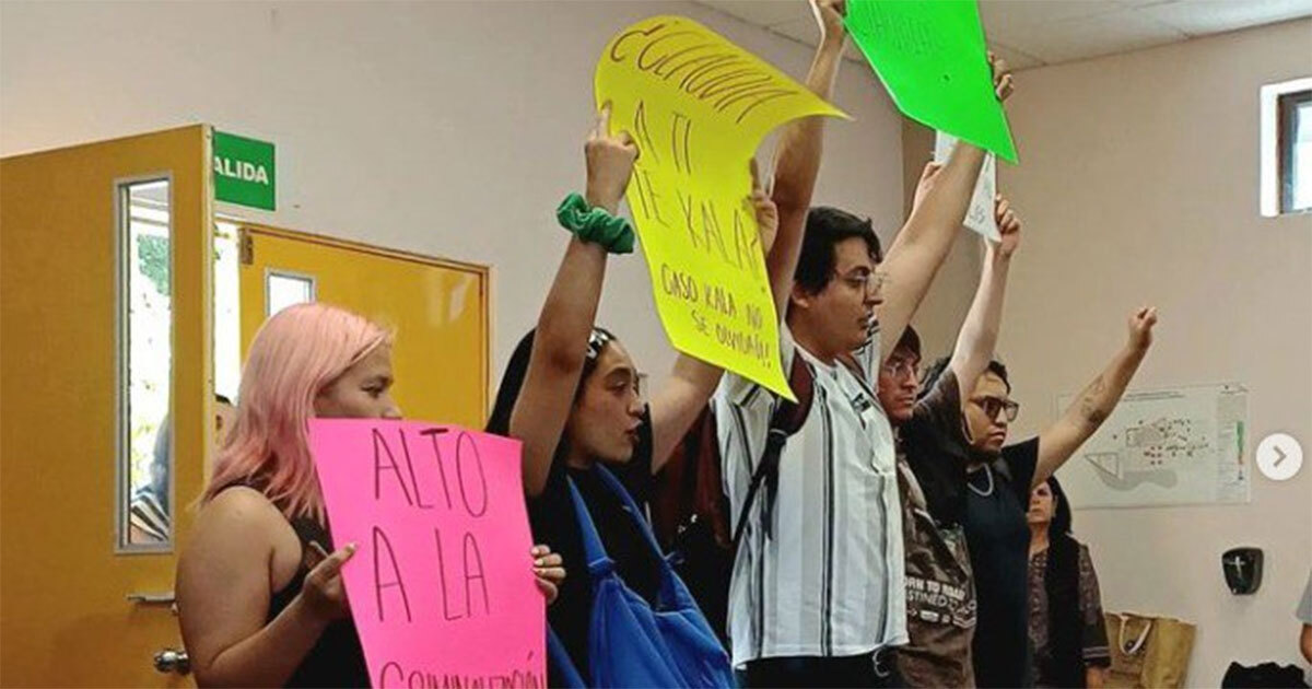 “Nos mentiste“: estudiantes de la UG protestan en ponencia de la rectora Claudia Susana Gómez 