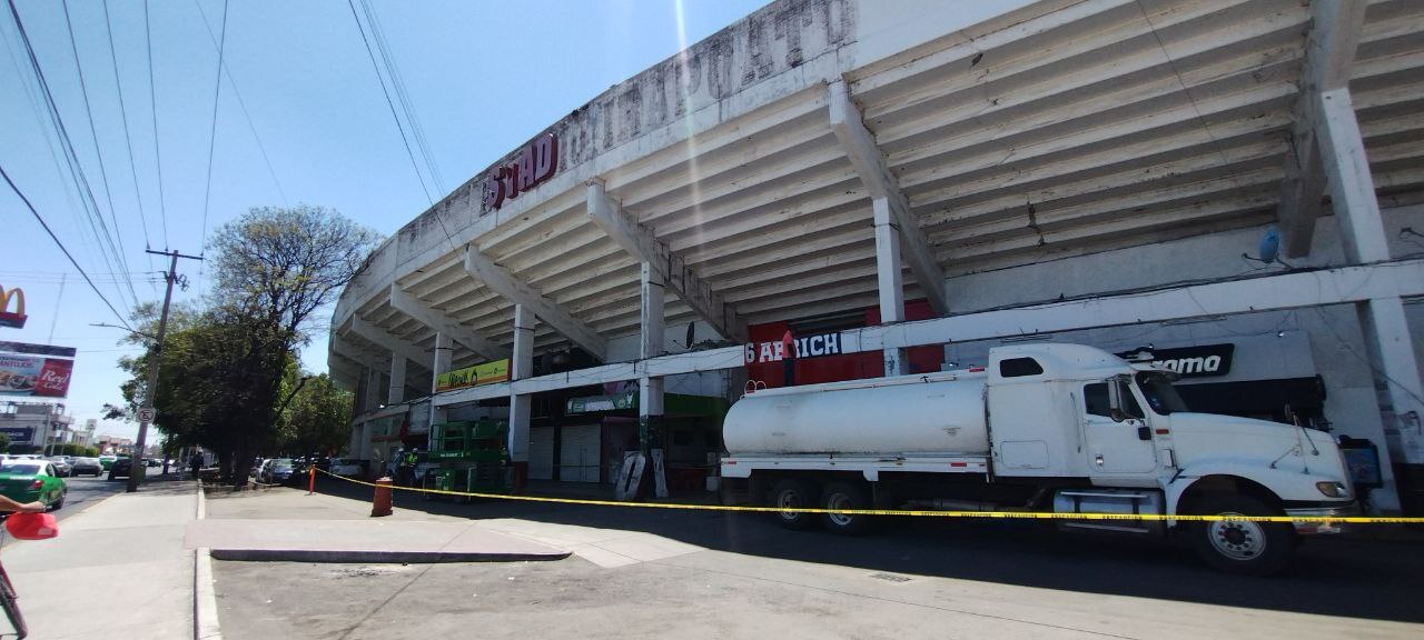 Estadio Sergio León Chávez en Irapuato le dice ‘adiós’ a letrero deteriorado: así serán las nuevas letras   