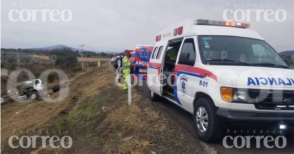 Choque múltiple en la comunidad La Cal Grande de Pénjamo deja una persona sin vida 