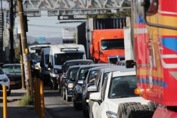 Denuncian caos vial y retrasos de hasta una hora por obras en la avenida Tecnológico de Celaya 