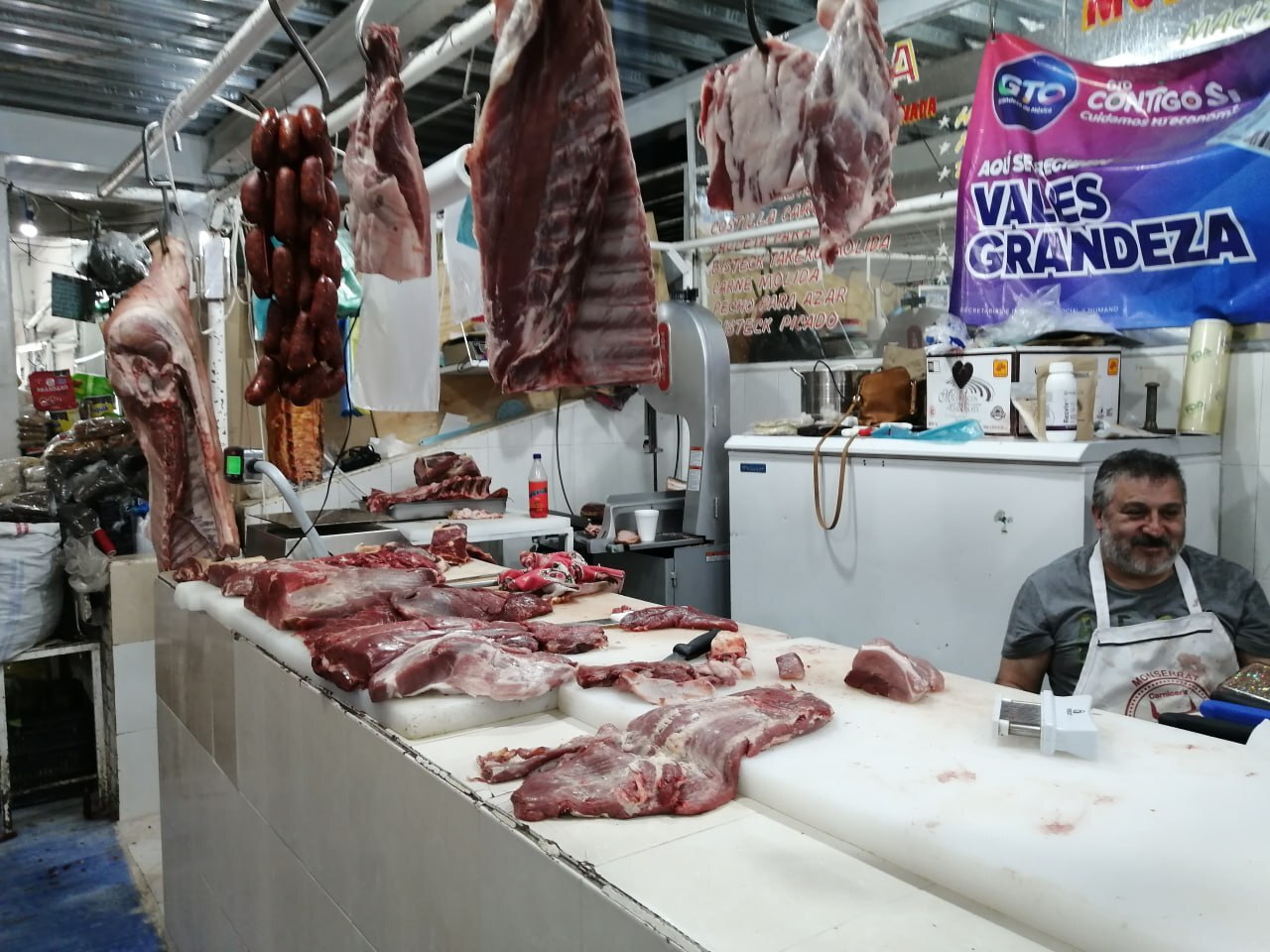 Gustavo Tinajero el carnicero de Jerécuaro comparte su historia de trabajar en una carnicería 