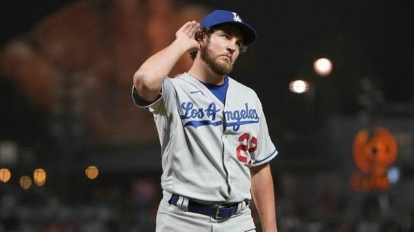 Trevor Bauer se une a los Diablos Rojos contra los Yankees