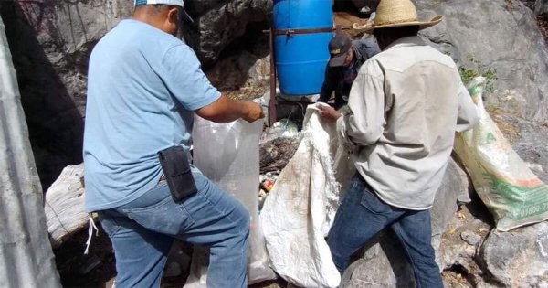 Habitantes de La Laja se unen para limpiar el manantial ‘Ojo de Agua’ en Xichú 