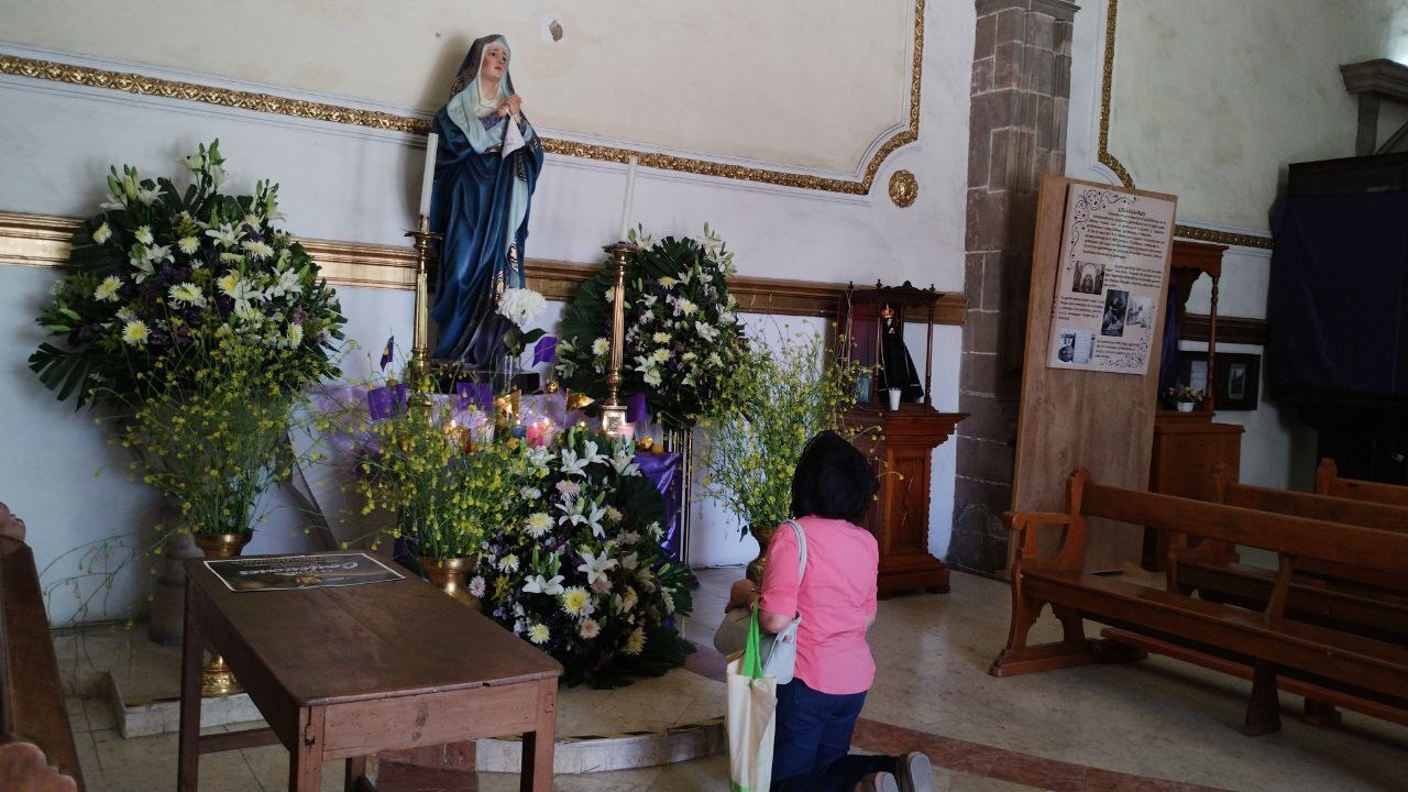 Entre agua, nieve y muchos colores, celebran a la Virgen de Dolores en Guanajuato 