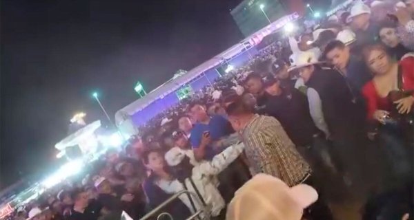 Video | Riña se desata en concierto de Los Alameños en Feria de las Fresas