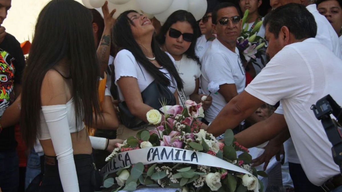 Familiares y amigos se despiden de Camila la niña asesinada en Taxco 