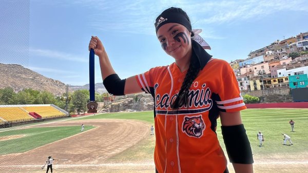 Daniela Macías, la joven pitcher de Guanajuato que alcanzó el Mundial de Softbol