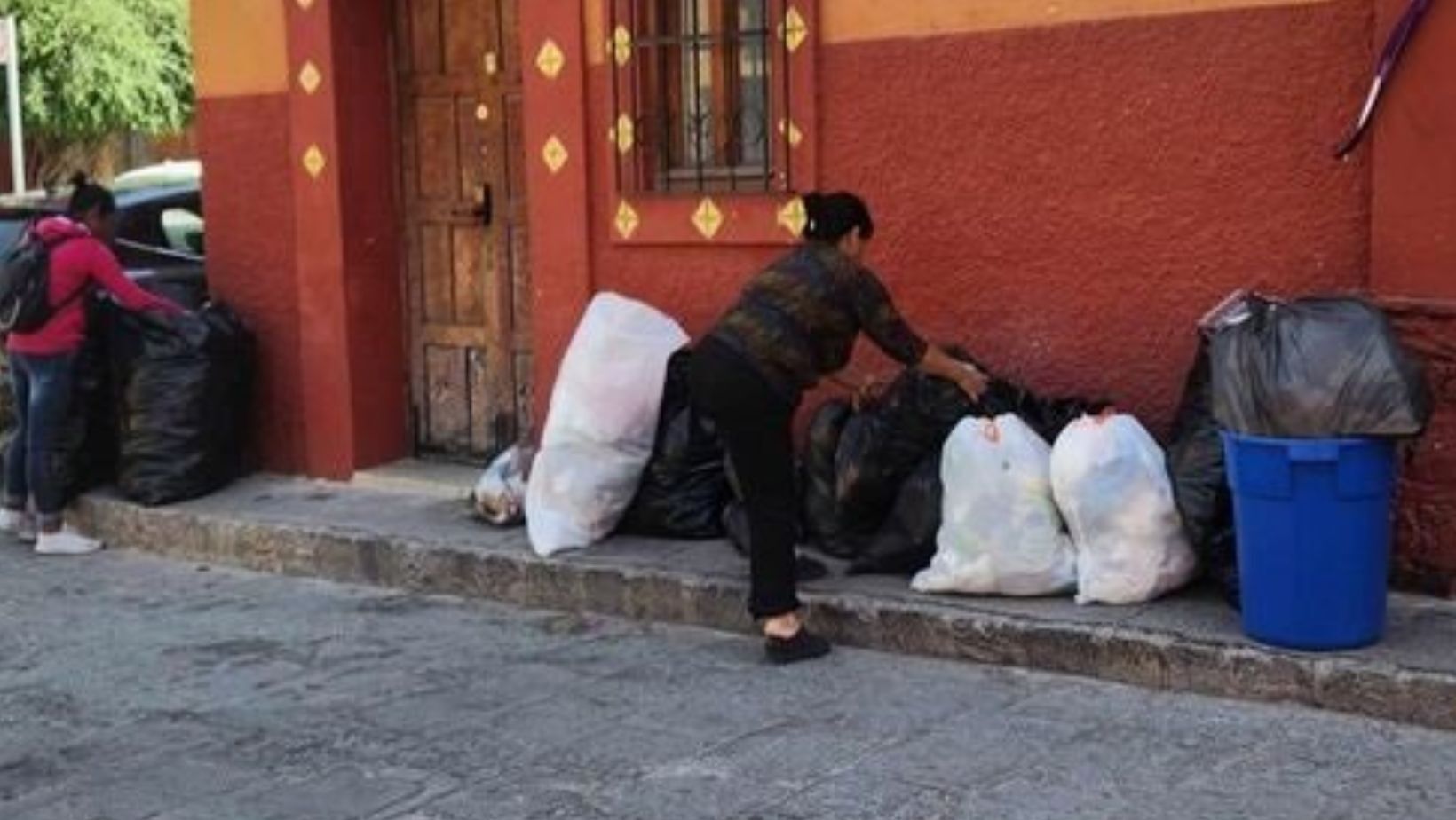 Persiste el problema de basura en Mercado de artesanías de San Miguel de Allende