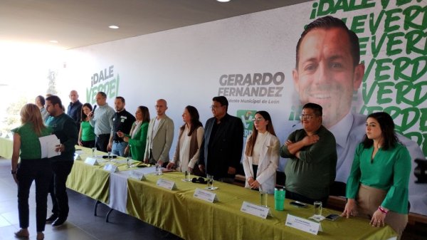 Gerardo Fernández, candidato del Verde, presenta a su equipo de campaña por la alcaldía de León 