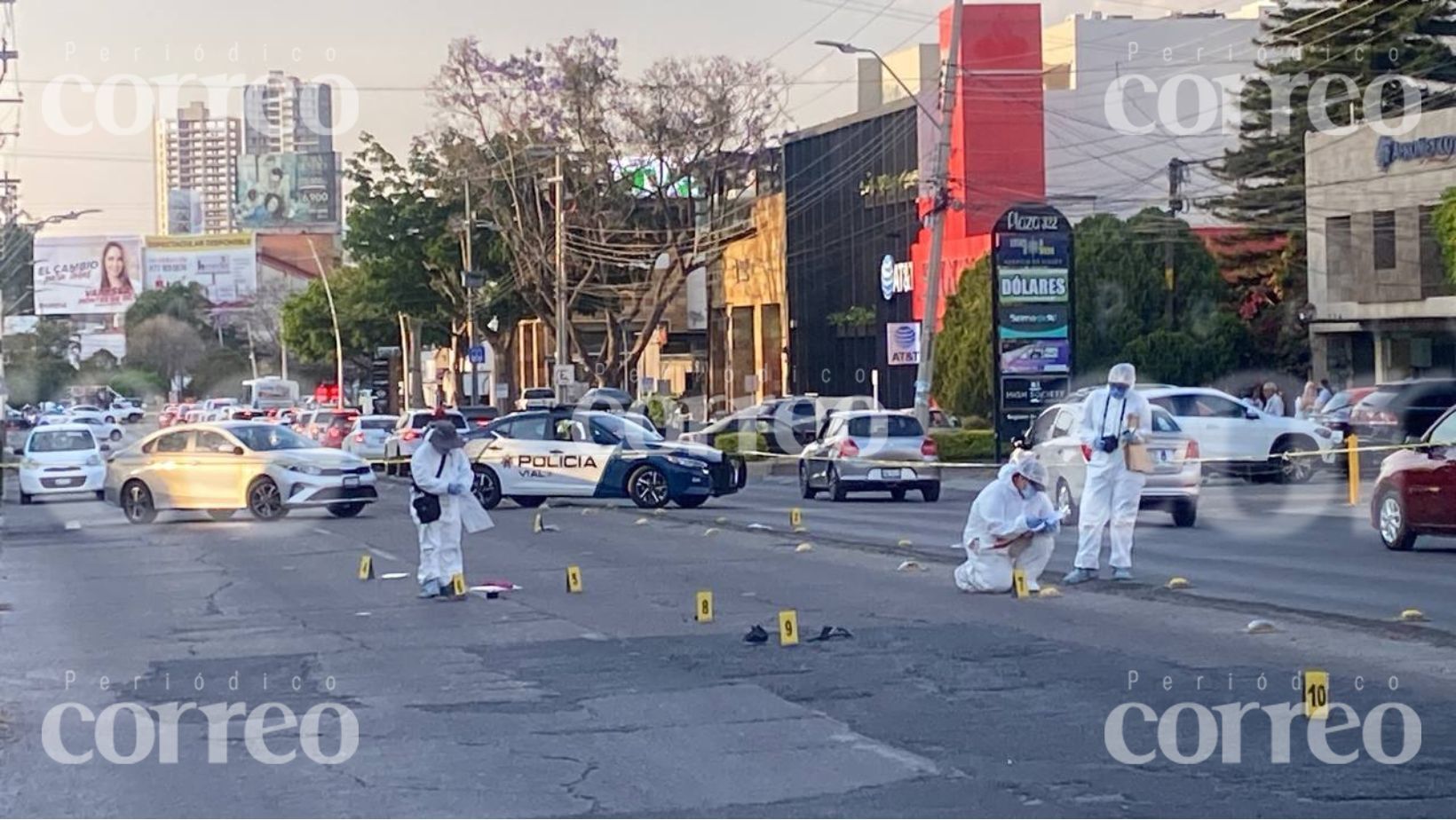 Arrolla a doctora que cruzaba la calle sobre la colonia Jardines del Moral de León