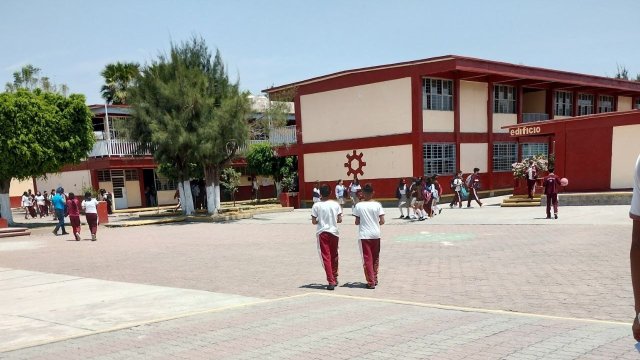 Alumnos de Salamanca sufren golpe de calor; en Labor de Valtierra padres piden ventiladores