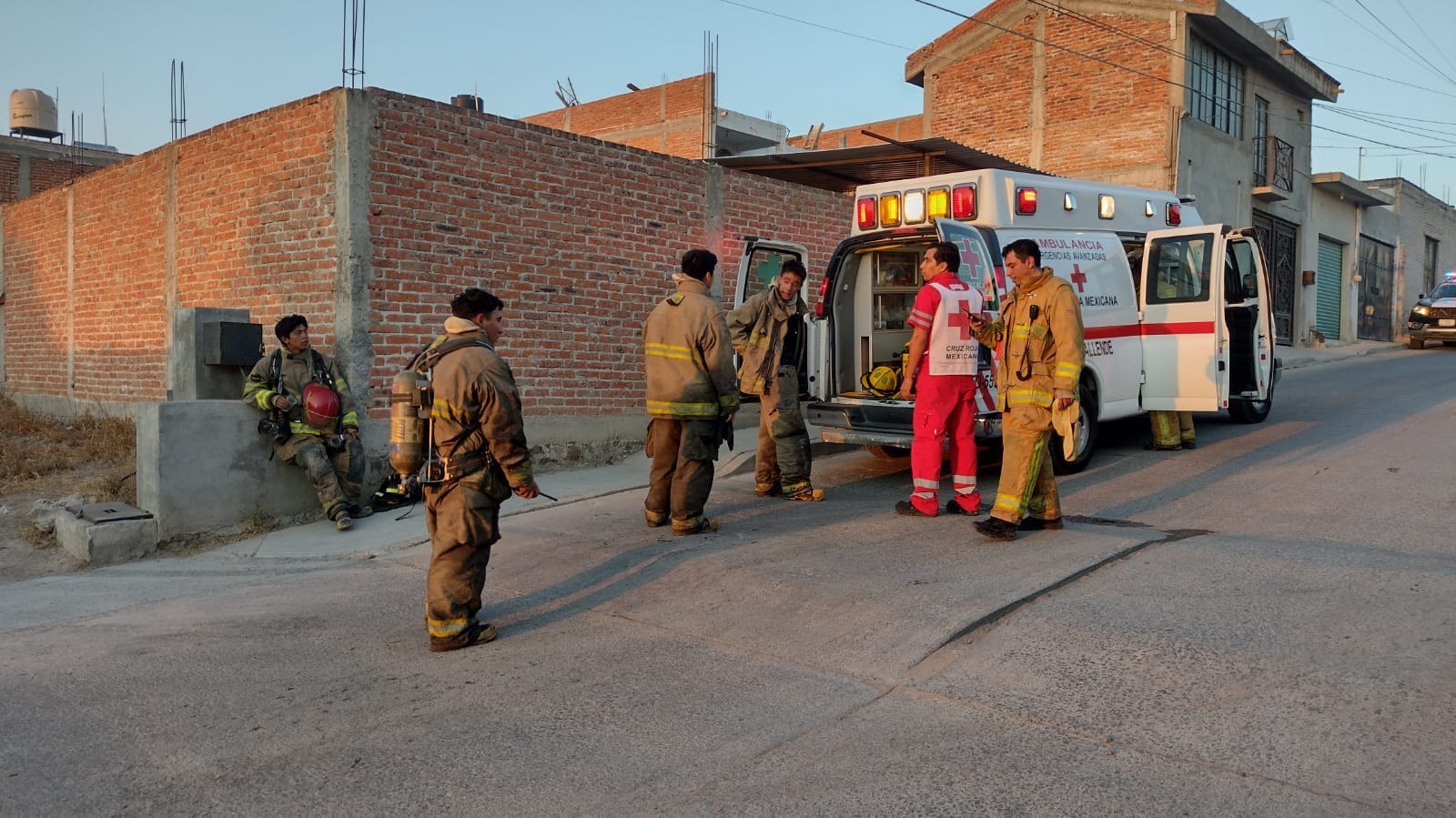 Se incendia vivienda y auto en San Miguel de Allende 