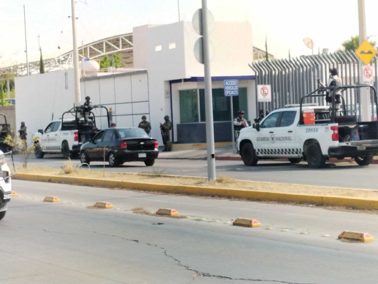 Lanzan explosivo a comandancia de Celaya; por suerte, no truena 