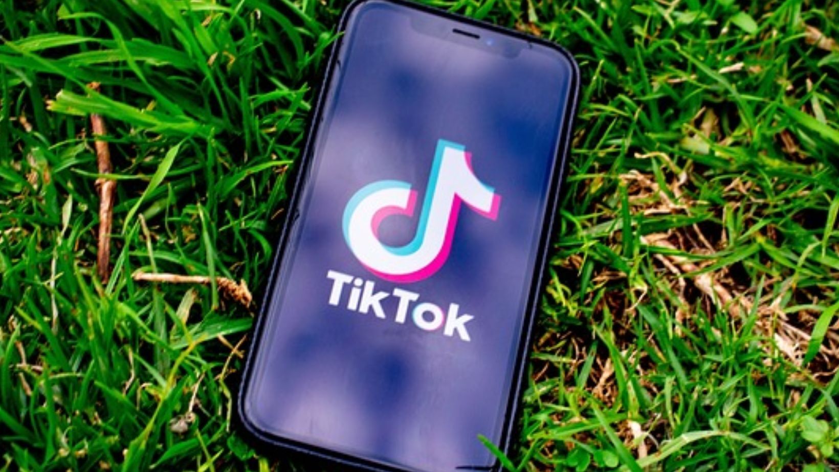 Presidente Biden firma ley para prohibir TikTok en Estados Unidos