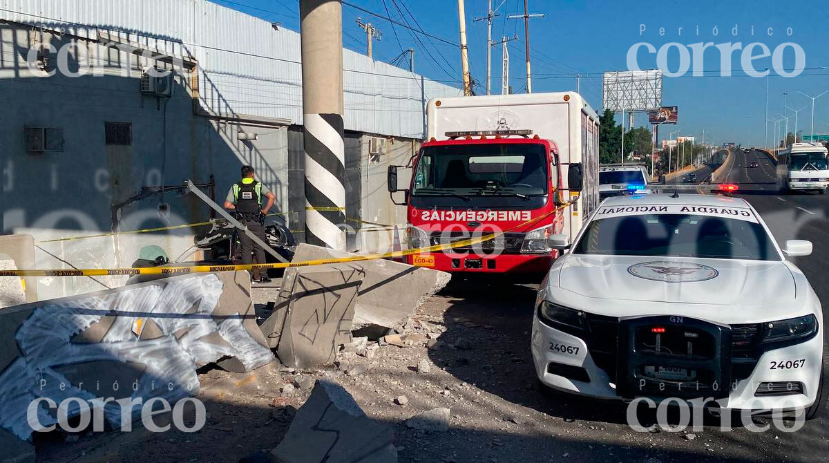 Hombre se accidenta en la carretera León-Silao, muere al impactar muro de contención 